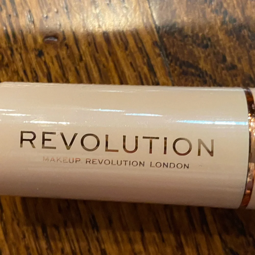 New‎ Sealed Makeup Revolution Fast Base Foundation - 0.21oz - Color F11
